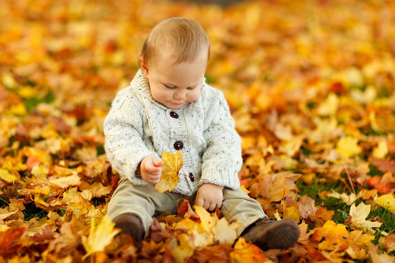 Faial røre ved grafisk Babies and outdoor play