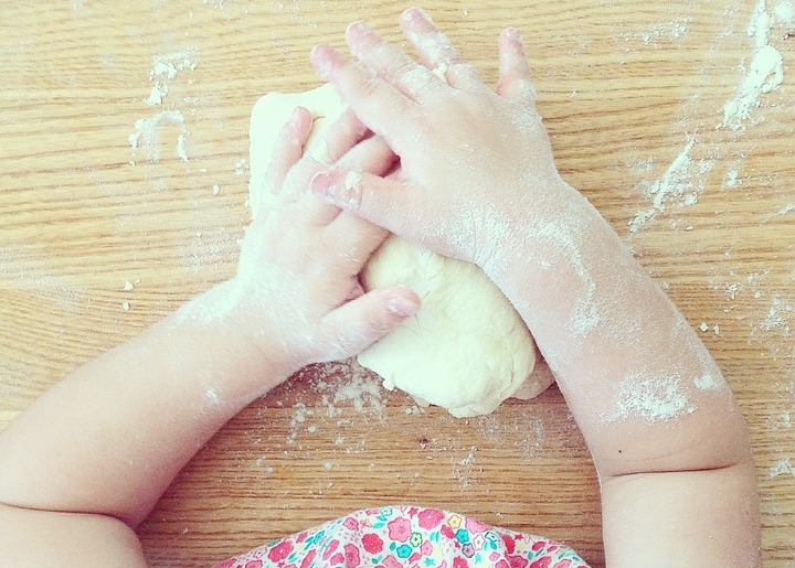 Baking with toddlers 