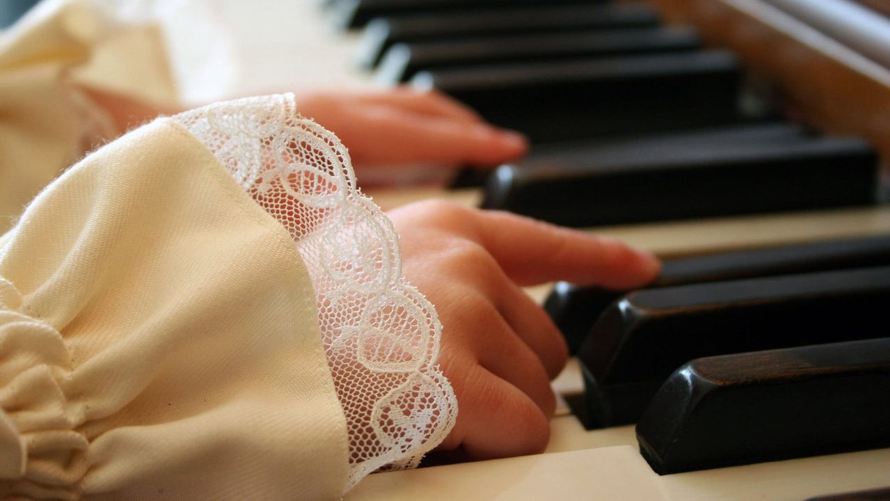 Link Between Learning the Piano and Language Development