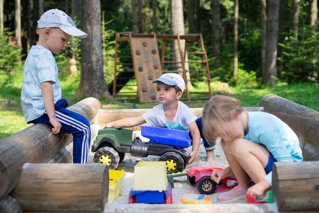 The Importance of Outdoor Play in Early Years Education